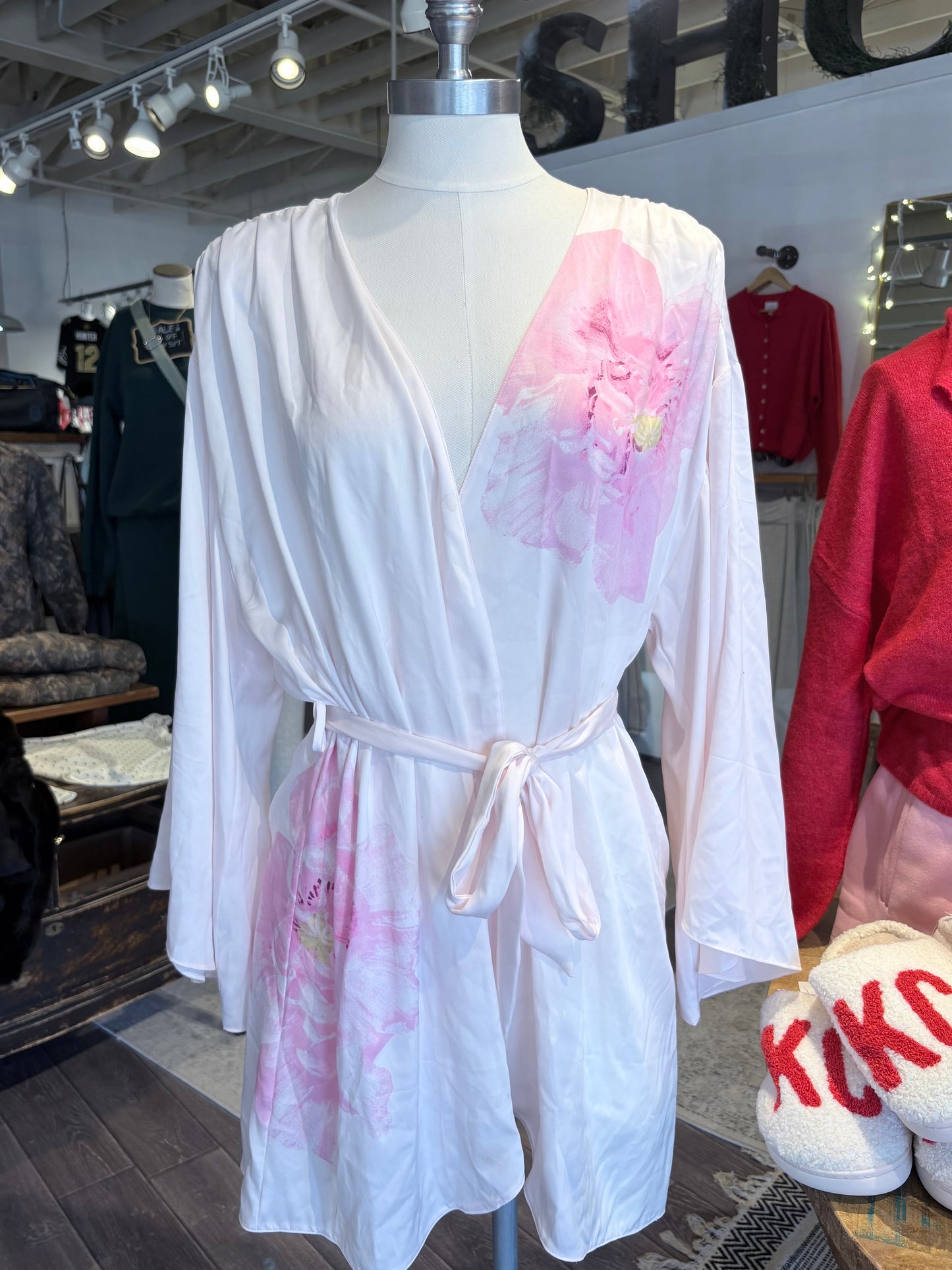 Valentine’s Day Floral Robe & Marc Jacobs Daisy Eau So Fresh Gift Bundle