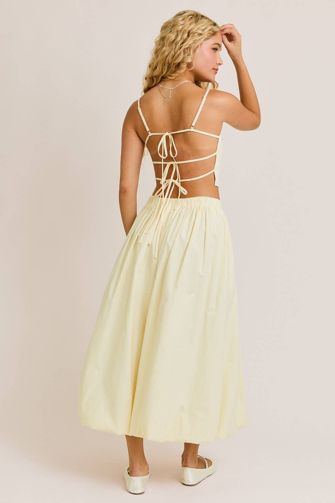LE LIS - BACK TIE DETAIL SPAGHETTI TOP WITH BUBBLE HEM MIDI SKIRT: WHITE-YELLOW STRIPE / XS