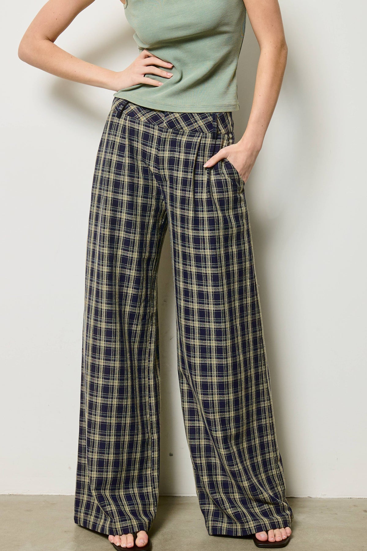 Mimosa - Plaid Pleated Wide Leg Trousers: Navy / L