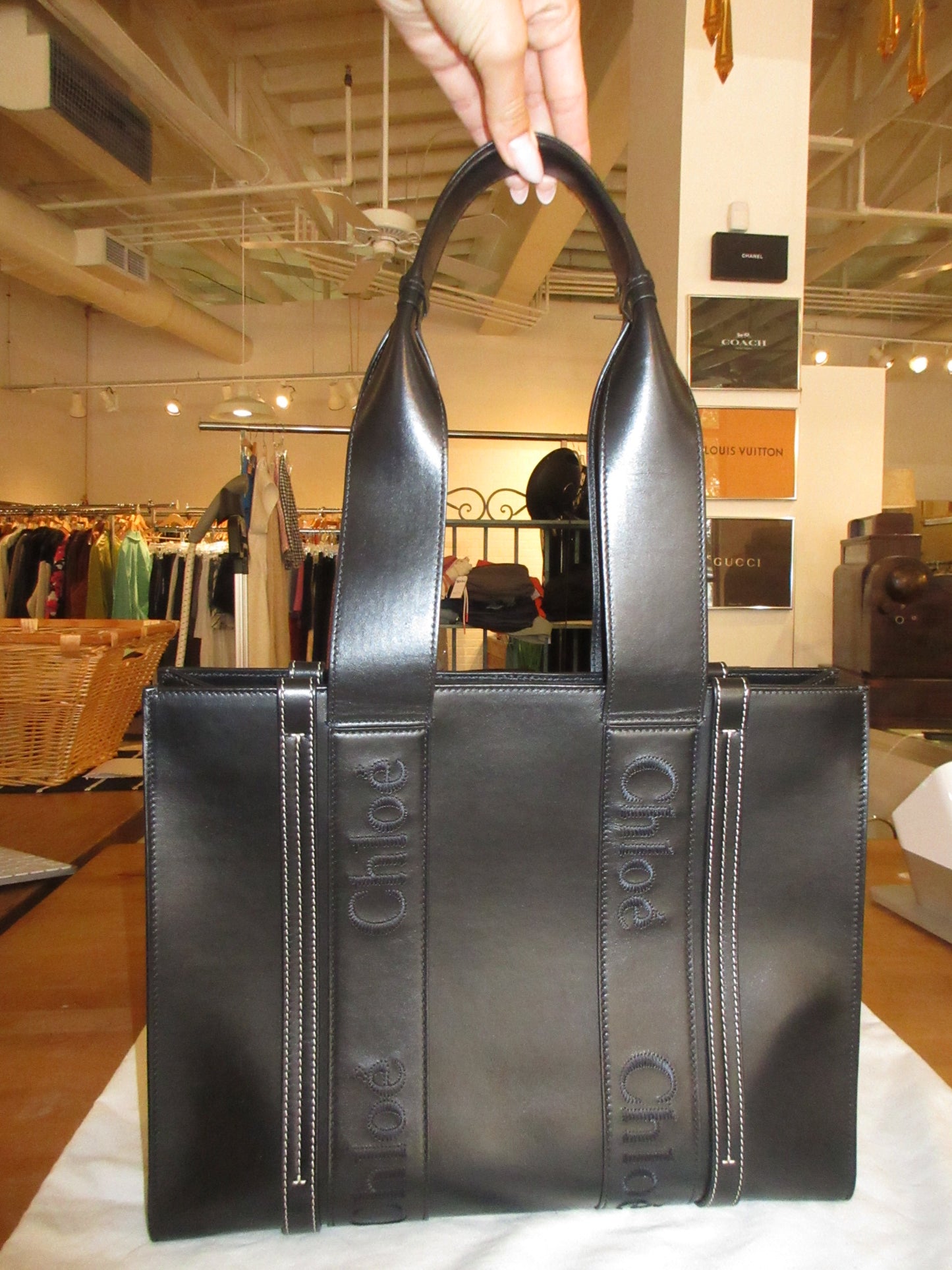 Chloé Woody Medium Leather Tote – Black Calfskin
