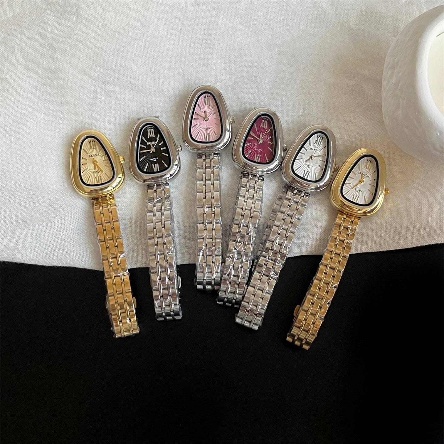 Dipped Shop - Luxury Snake Head Case Quartz Wrist Watch DP25F738: Gold White