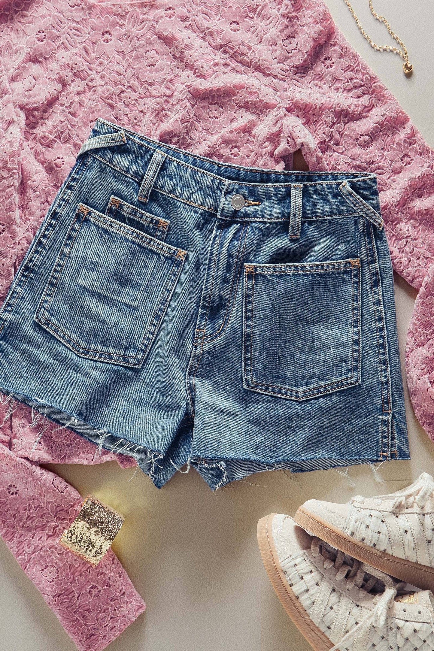 Urban Daizy - High Rise Patch Pocket Raw Hem Denim Shorts: DENIM BLUE / S-M-L:2-2-2