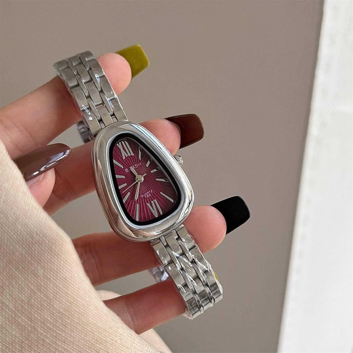 Dipped Shop - Luxury Snake Head Case Quartz Wrist Watch DP25F738: Gold White
