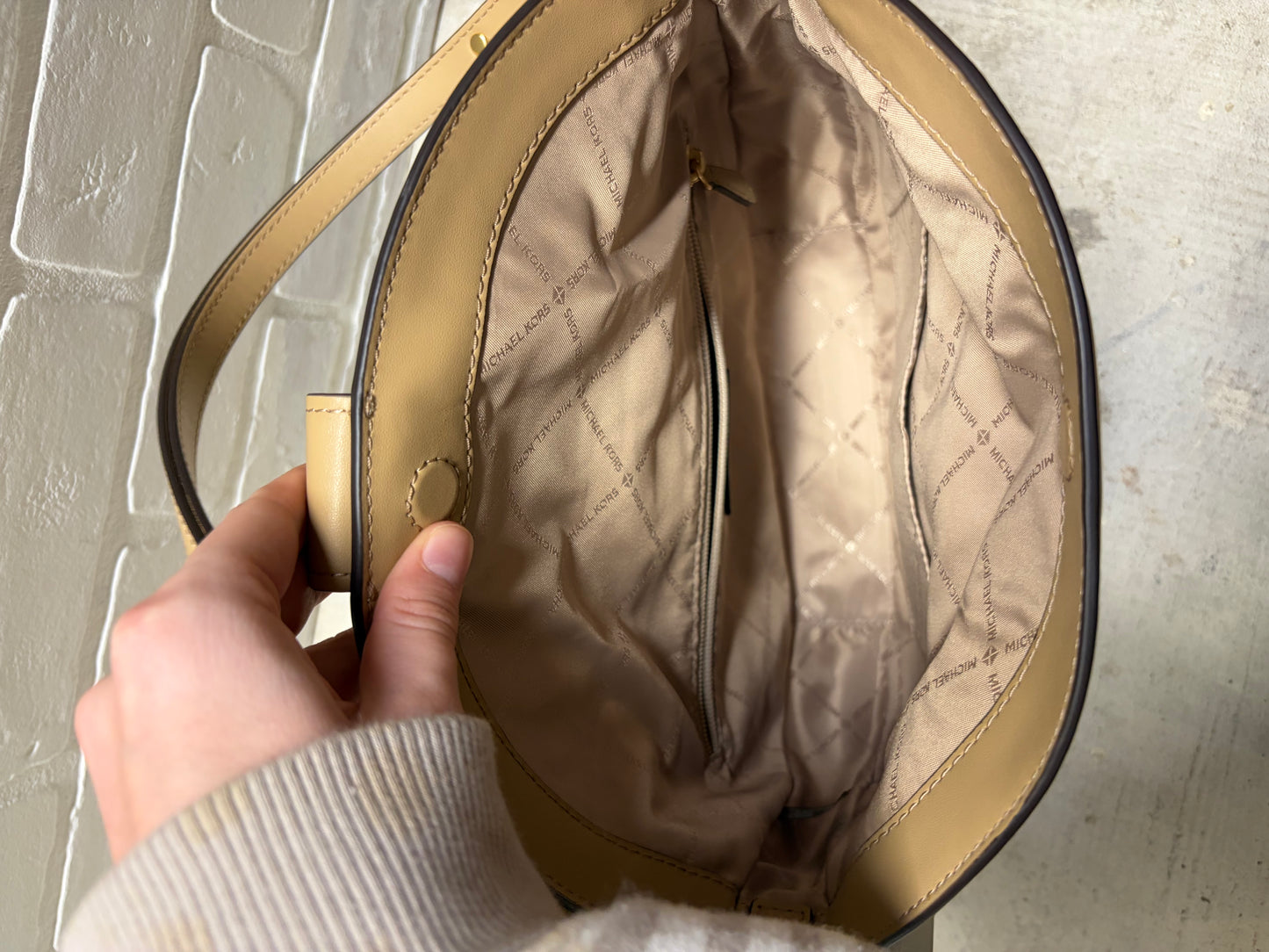 Michael Kors Gabby Large Hobo Shoulder Bag