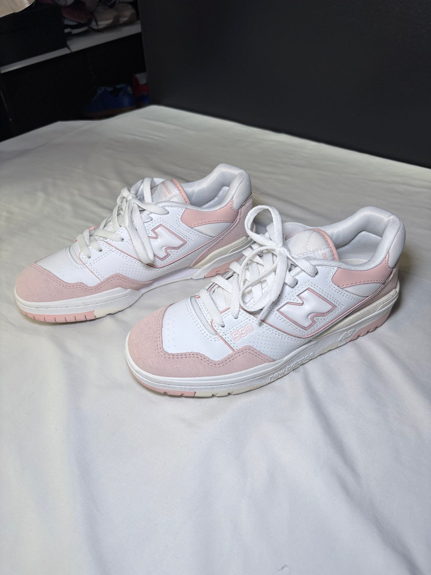 New Balance 550 Sneakers – Pink & White Retro Style