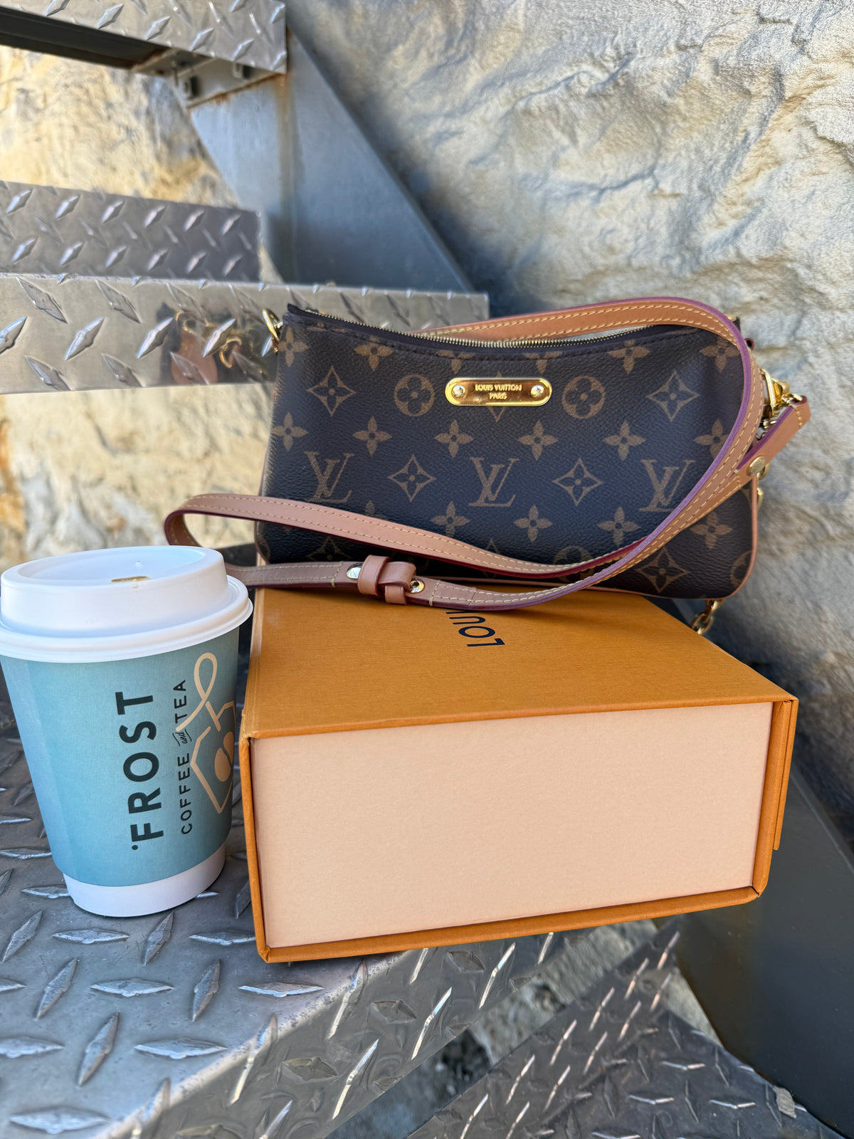 Louis Vuitton Pouchette LIV