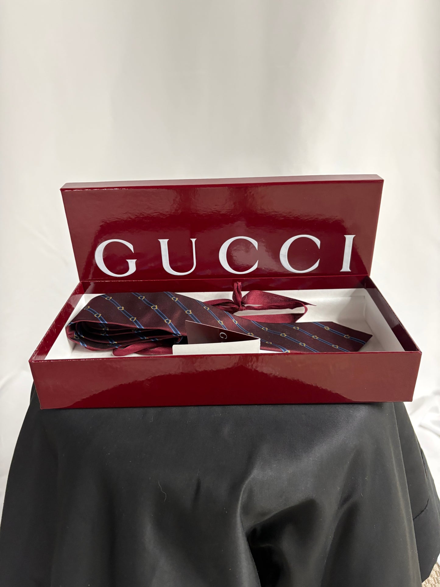 Gucci Horsebit Silk Jacquard Tie Bordeaux Burgundy Blue Made in Italy with Box