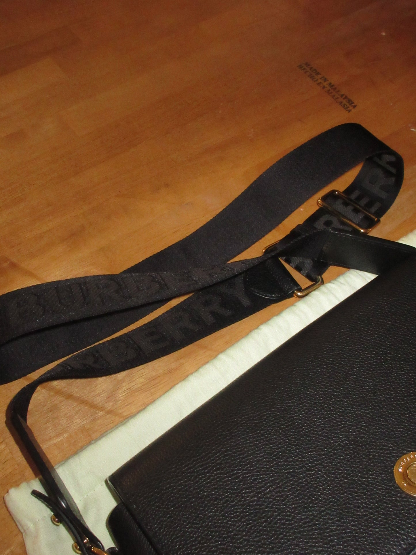 Burberry Hampshire Leather Crossbody Bag – Black with Vintage Check Trim