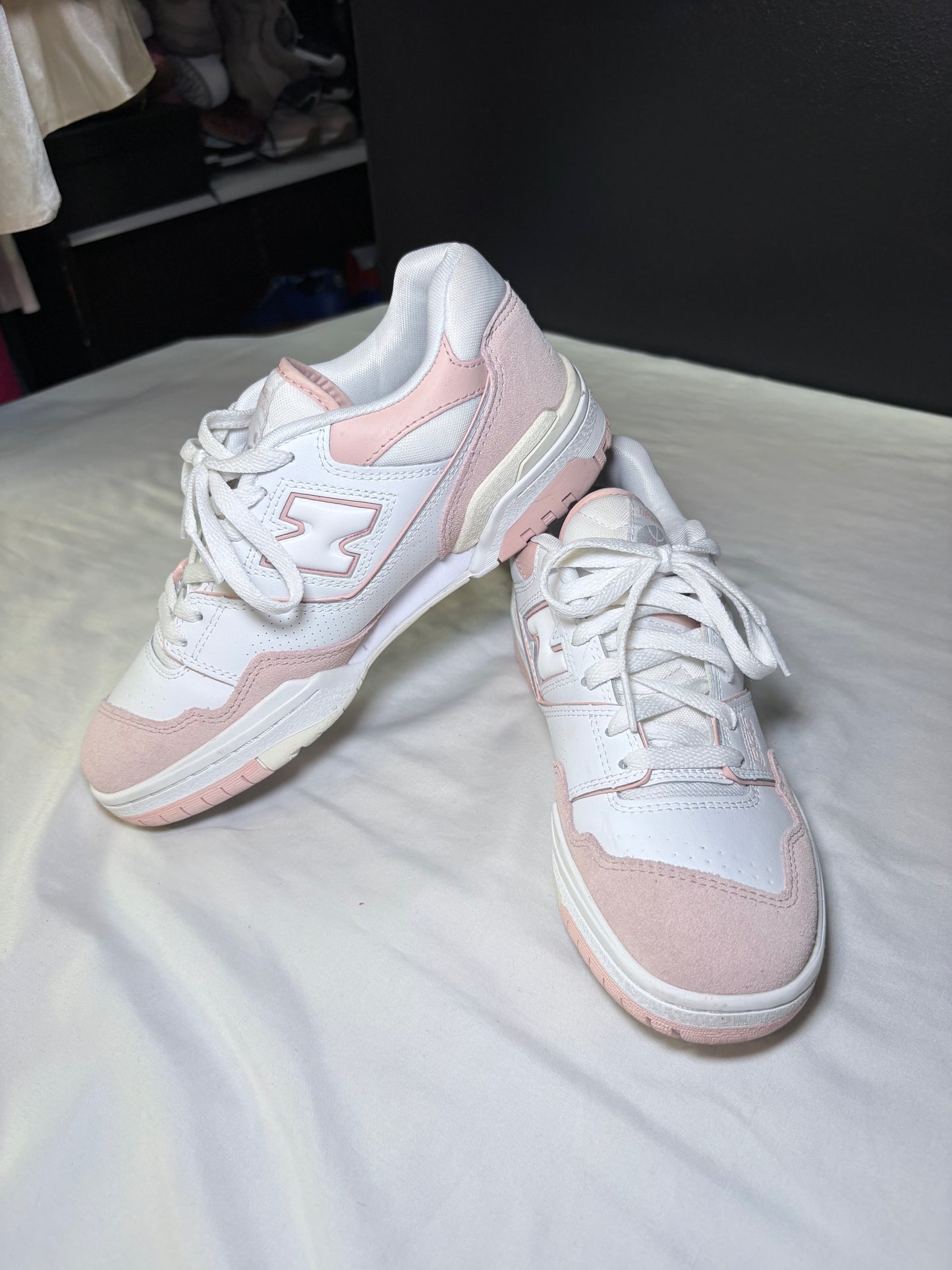 New Balance 550 Sneakers – Pink & White Retro Style