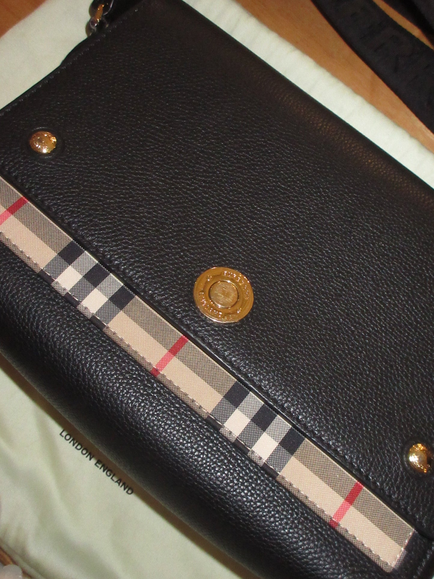 Burberry Hampshire Leather Crossbody Bag – Black with Vintage Check Trim