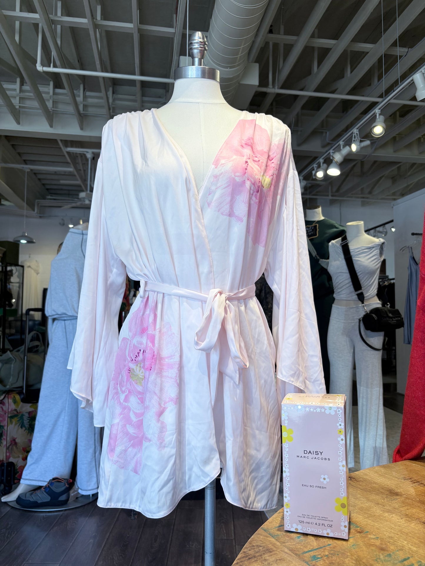 Valentine’s Day Floral Robe & Marc Jacobs Daisy Eau So Fresh Gift Bundle