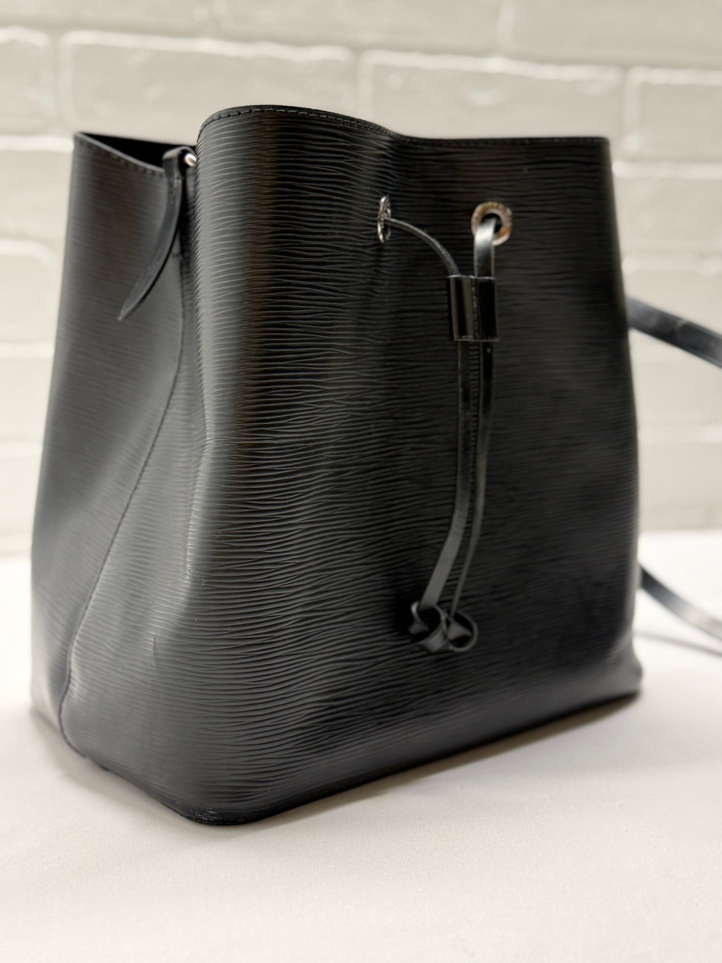 Louis Vuitton Epi NeoNoe MM Bucket Bag