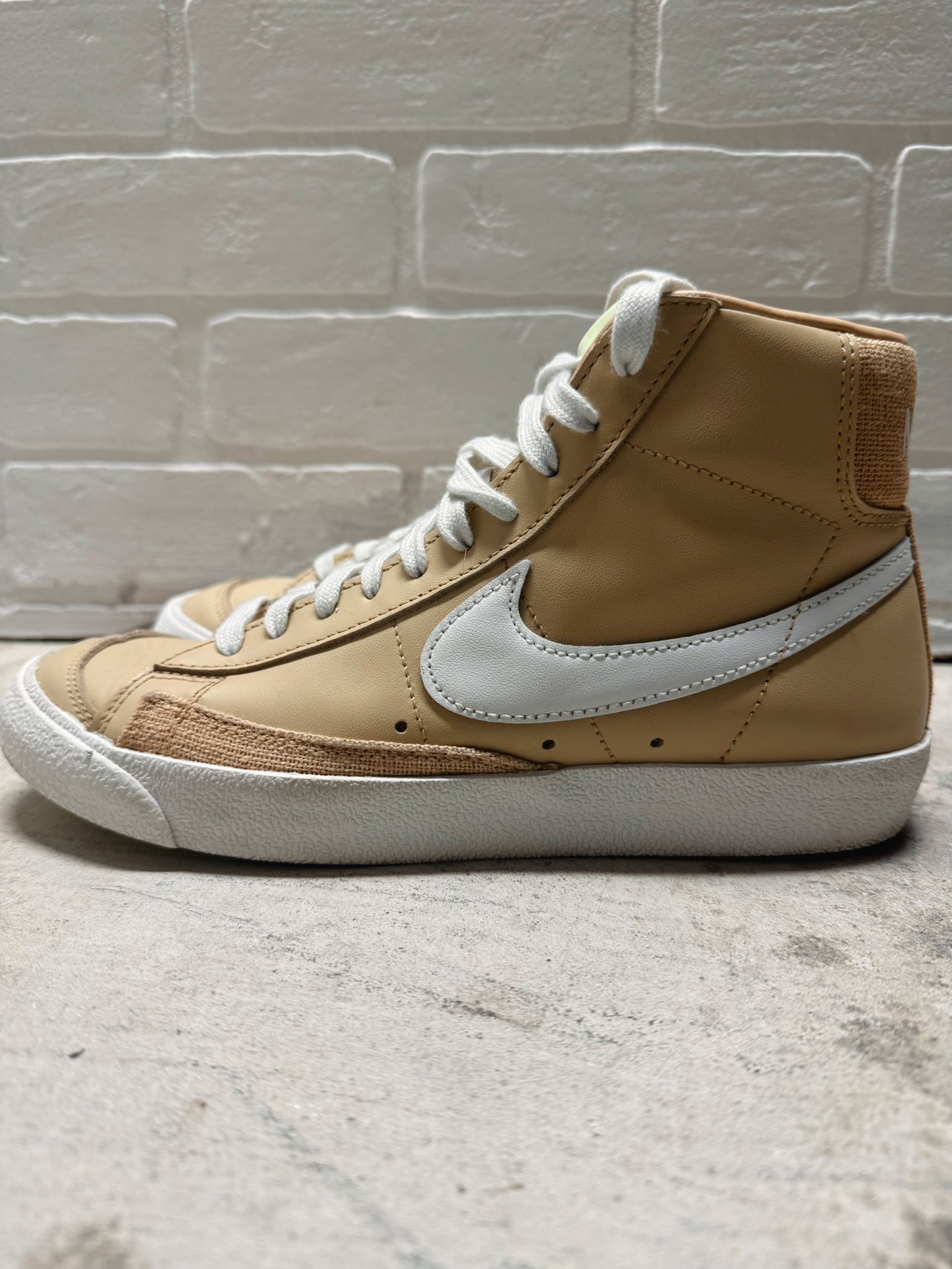 Woman’s Nike Blazer Mid '77  Sesame
