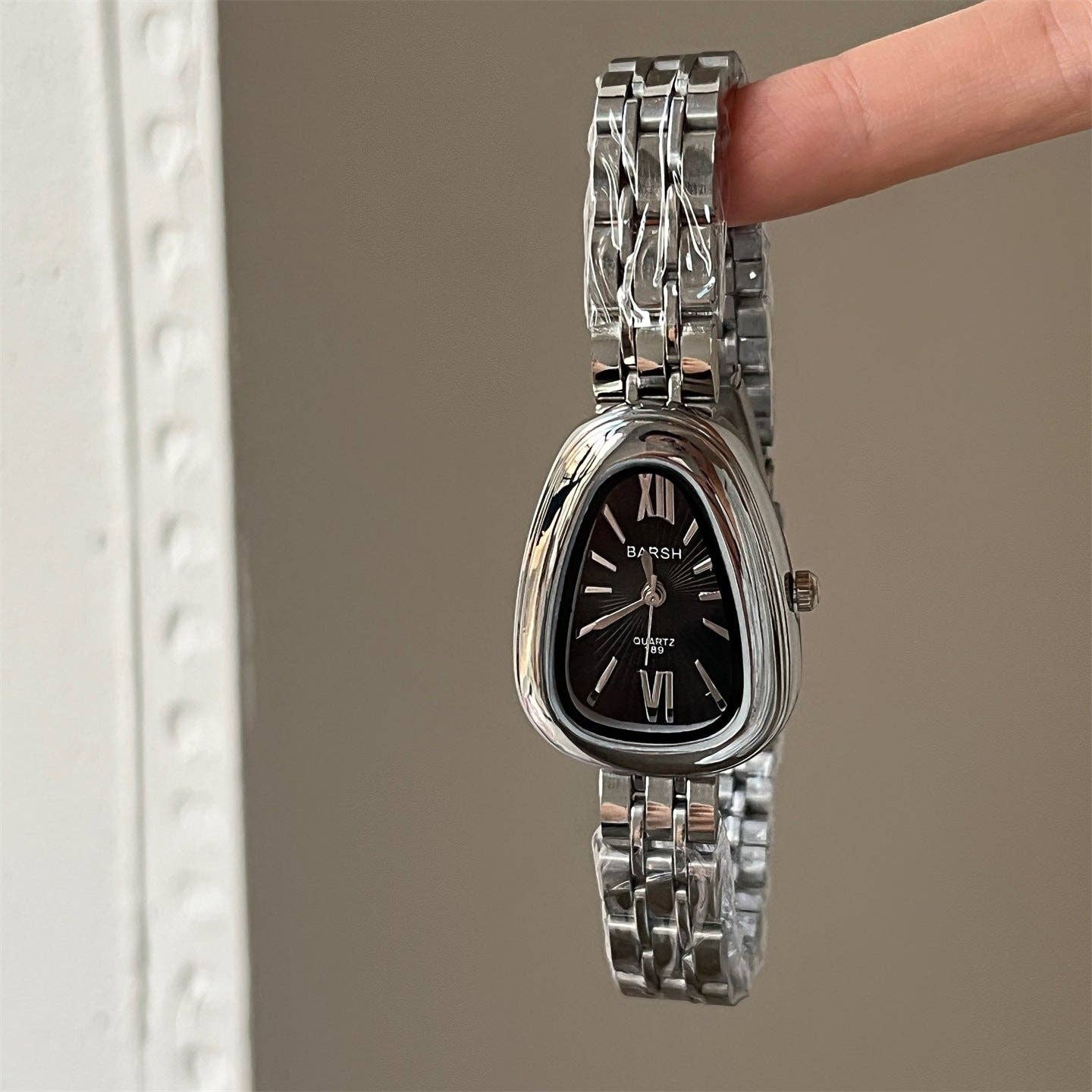 Dipped Shop - Luxury Snake Head Case Quartz Wrist Watch DP25F738: Gold White