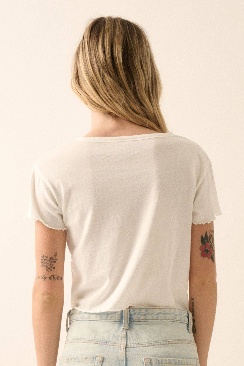 Promesa USA - Seashell Vintage Wash Cropped Graphic Tee: Ivory / L