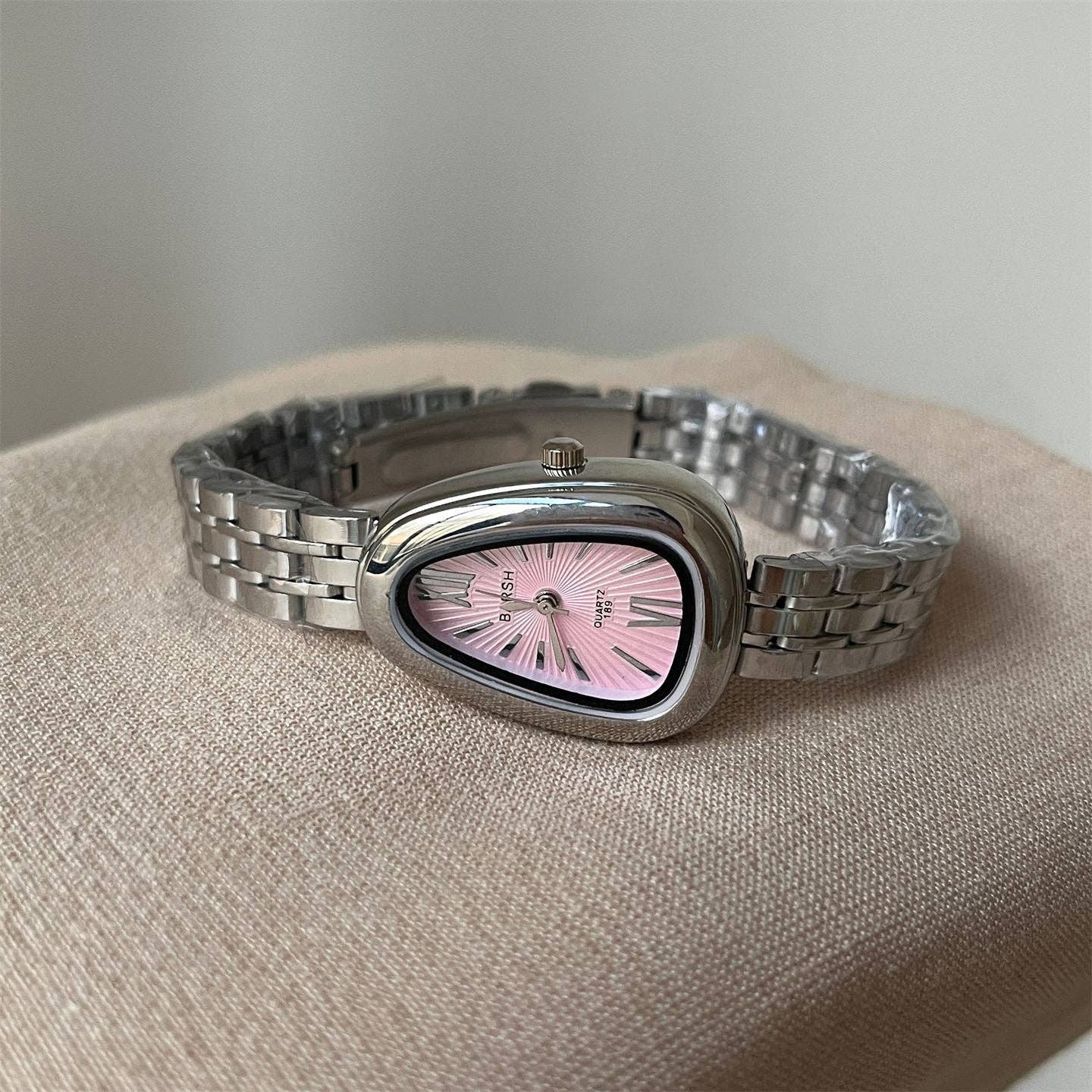Dipped Shop - Luxury Snake Head Case Quartz Wrist Watch DP25F738: Gold White
