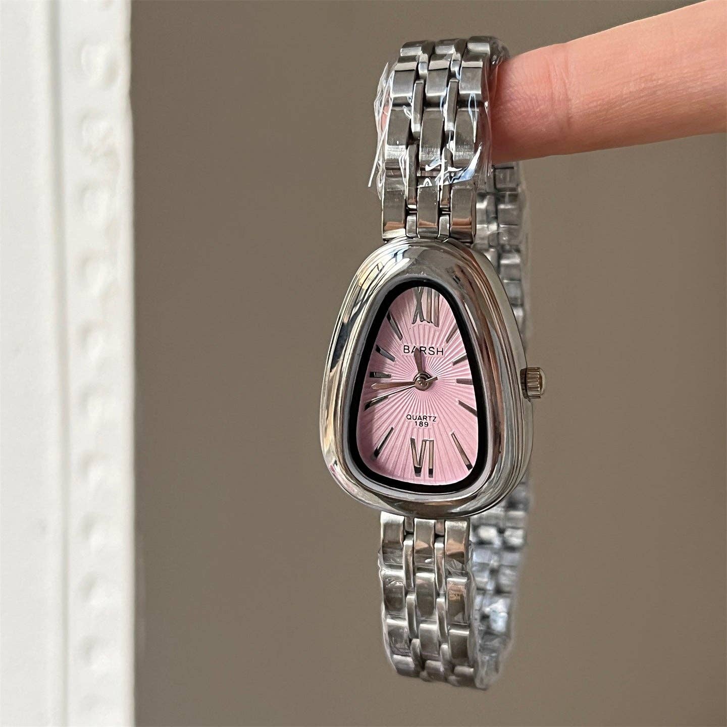 Dipped Shop - Luxury Snake Head Case Quartz Wrist Watch DP25F738: Gold White